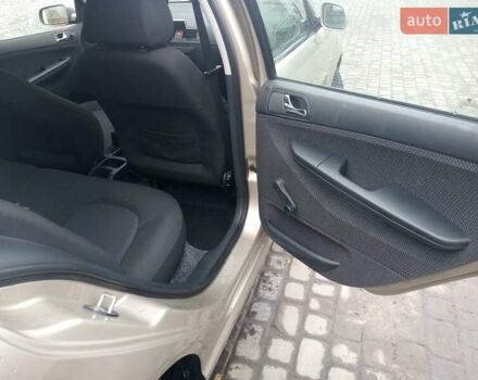 Бежевый Шкода Фабия, объемом двигателя 1.4 л и пробегом 204 тыс. км за 4100 $, фото 53 на Automoto.ua