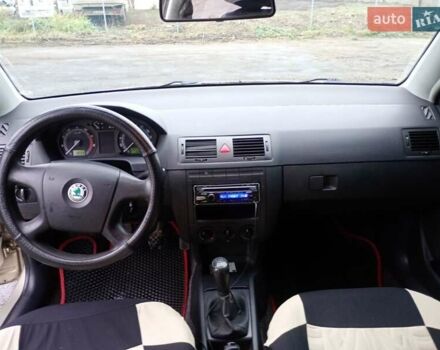 Бежевий Шкода Фабія, об'ємом двигуна 1.4 л та пробігом 300 тис. км за 2750 $, фото 14 на Automoto.ua