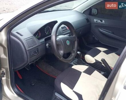 Бежевий Шкода Фабія, об'ємом двигуна 1.4 л та пробігом 300 тис. км за 2750 $, фото 13 на Automoto.ua
