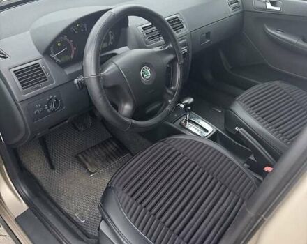 Бежевый Шкода Фабия, объемом двигателя 1.4 л и пробегом 199 тыс. км за 3900 $, фото 5 на Automoto.ua