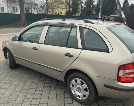 Бежевый Шкода Фабия, объемом двигателя 1.4 л и пробегом 199 тыс. км за 3900 $, фото 4 на Automoto.ua