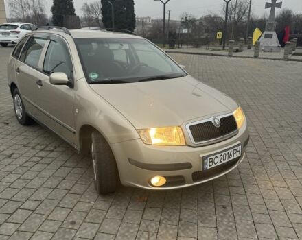 Бежевый Шкода Фабия, объемом двигателя 1.4 л и пробегом 199 тыс. км за 3900 $, фото 2 на Automoto.ua