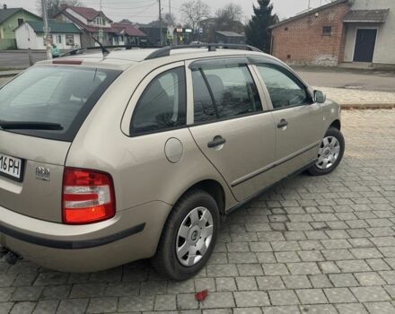 Бежевый Шкода Фабия, объемом двигателя 1.4 л и пробегом 199 тыс. км за 3900 $, фото 3 на Automoto.ua