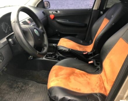 Бежевый Шкода Фабия, объемом двигателя 0 л и пробегом 285 тыс. км за 3000 $, фото 4 на Automoto.ua