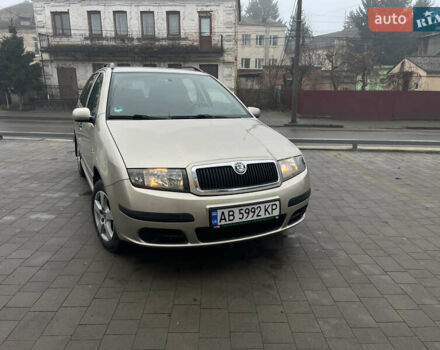 Бежевий Шкода Фабія, об'ємом двигуна 1.39 л та пробігом 248 тис. км за 4750 $, фото 1 на Automoto.ua
