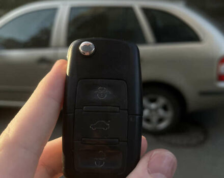 Бежевый Шкода Фабия, объемом двигателя 1.39 л и пробегом 214 тыс. км за 4478 $, фото 2 на Automoto.ua