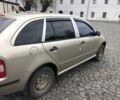 Бежевый Шкода Фабия, объемом двигателя 0 л и пробегом 285 тыс. км за 3000 $, фото 2 на Automoto.ua