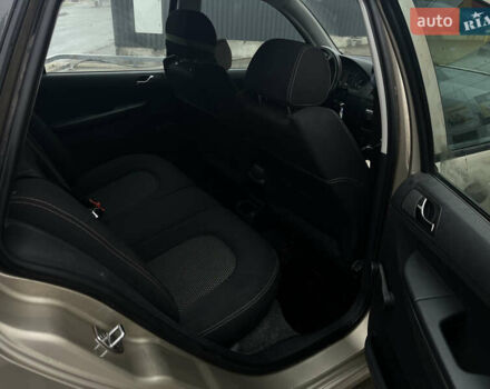 Бежевий Шкода Фабія, об'ємом двигуна 1.39 л та пробігом 248 тис. км за 4750 $, фото 9 на Automoto.ua