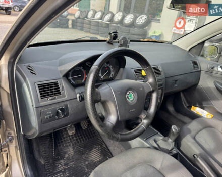 Бежевий Шкода Фабія, об'ємом двигуна 1.39 л та пробігом 210 тис. км за 3950 $, фото 16 на Automoto.ua