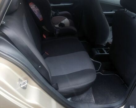 Бежевый Шкода Фабия, объемом двигателя 1.2 л и пробегом 225 тыс. км за 3500 $, фото 5 на Automoto.ua