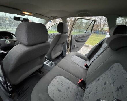 Бежевый Шкода Фабия, объемом двигателя 1.4 л и пробегом 195 тыс. км за 1999 $, фото 4 на Automoto.ua