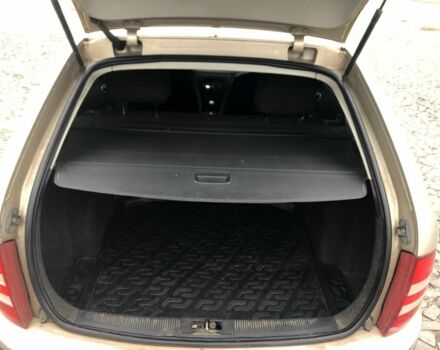 Бежевый Шкода Фабия, объемом двигателя 0 л и пробегом 285 тыс. км за 3000 $, фото 5 на Automoto.ua