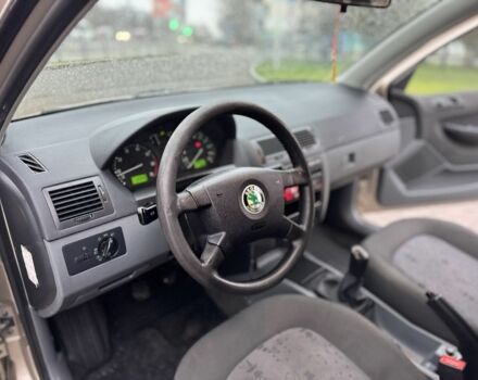 Бежевый Шкода Фабия, объемом двигателя 1.4 л и пробегом 195 тыс. км за 1999 $, фото 3 на Automoto.ua