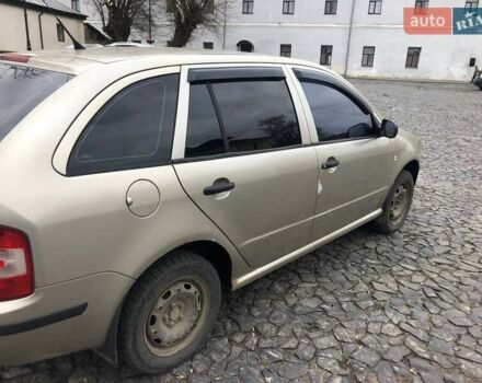 Бежевый Шкода Фабия, объемом двигателя 1.2 л и пробегом 285 тыс. км за 3100 $, фото 1 на Automoto.ua