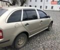 Бежевый Шкода Фабия, объемом двигателя 1.2 л и пробегом 285 тыс. км за 3100 $, фото 1 на Automoto.ua
