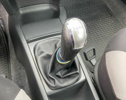 Шкода Фабия 2005 в Чернигове на Automoto.ua Бежевый Шкода Фабия, объемом двигателя 1.4 л и пробегом 245 тыс. км за 3900 $, фото 8 на Automoto.ua