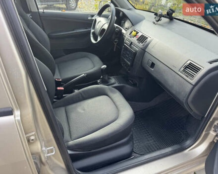Бежевий Шкода Фабія, об'ємом двигуна 1.39 л та пробігом 210 тис. км за 3950 $, фото 10 на Automoto.ua