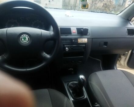 Бежевый Шкода Фабия, объемом двигателя 1.2 л и пробегом 225 тыс. км за 3500 $, фото 6 на Automoto.ua