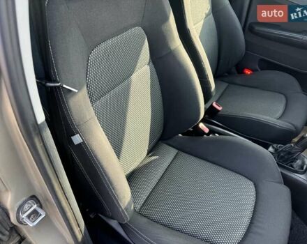 Бежевий Шкода Фабія, об'ємом двигуна 1.4 л та пробігом 211 тис. км за 4700 $, фото 12 на Automoto.ua