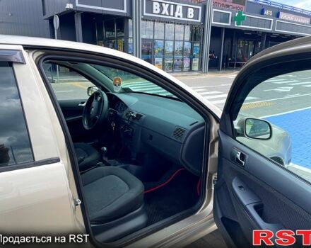 Бежевий Шкода Фабія, об'ємом двигуна 1.2 л та пробігом 330 тис. км за 4400 $, фото 8 на Automoto.ua