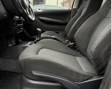 Бежевий Шкода Фабія, об'ємом двигуна 1.4 л та пробігом 211 тис. км за 4999 $, фото 11 на Automoto.ua