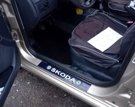 Бежевый Шкода Фабия, объемом двигателя 1.4 л и пробегом 208 тыс. км за 4250 $, фото 5 на Automoto.ua