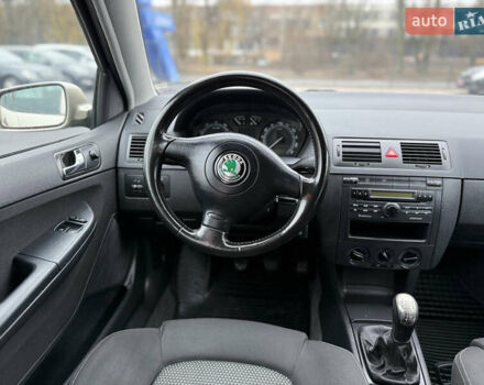 Бежевий Шкода Фабія, об'ємом двигуна 1.4 л та пробігом 211 тис. км за 4999 $, фото 6 на Automoto.ua