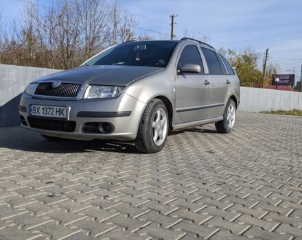 Бежевый Шкода Фабия, объемом двигателя 1.4 л и пробегом 260 тыс. км за 4400 $, фото 1 на Automoto.ua