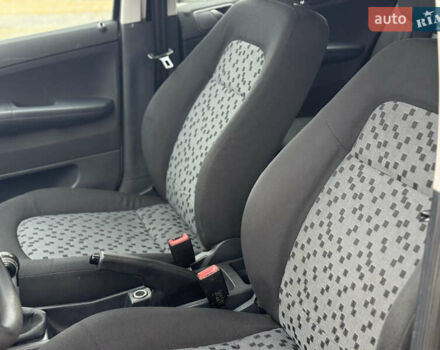 Бежевый Шкода Фабия, объемом двигателя 1.2 л и пробегом 183 тыс. км за 3850 $, фото 20 на Automoto.ua