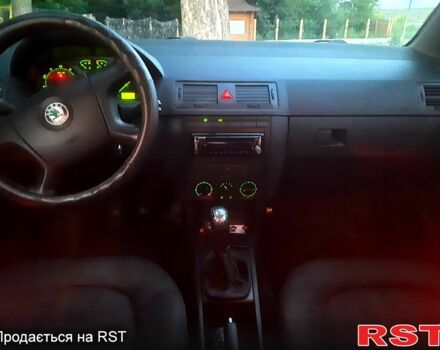 Бежевый Шкода Фабия, объемом двигателя 1.4 л и пробегом 250 тыс. км за 4250 $, фото 2 на Automoto.ua