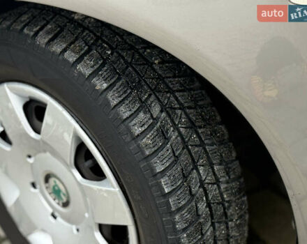 Бежевый Шкода Фабия, объемом двигателя 1.2 л и пробегом 183 тыс. км за 3850 $, фото 5 на Automoto.ua