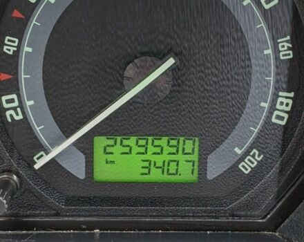 Бежевый Шкода Фабия, объемом двигателя 1.4 л и пробегом 260 тыс. км за 4400 $, фото 7 на Automoto.ua