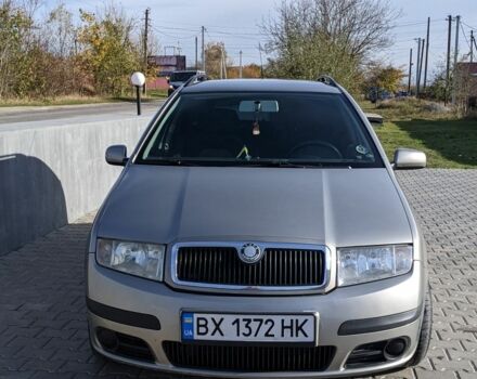 Бежевый Шкода Фабия, объемом двигателя 1.4 л и пробегом 260 тыс. км за 4400 $, фото 3 на Automoto.ua