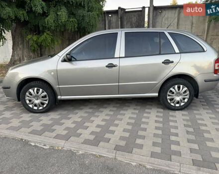 Бежевый Шкода Фабия, объемом двигателя 1.2 л и пробегом 160 тыс. км за 3999 $, фото 1 на Automoto.ua