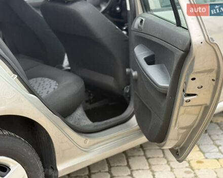 Бежевый Шкода Фабия, объемом двигателя 1.2 л и пробегом 183 тыс. км за 3850 $, фото 30 на Automoto.ua