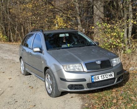 Бежевый Шкода Фабия, объемом двигателя 1.4 л и пробегом 260 тыс. км за 4400 $, фото 4 на Automoto.ua