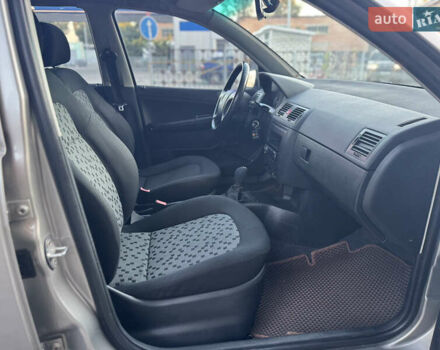 Бежевый Шкода Фабия, объемом двигателя 1.2 л и пробегом 160 тыс. км за 3999 $, фото 20 на Automoto.ua