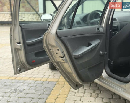 Бежевый Шкода Фабия, объемом двигателя 1.2 л и пробегом 183 тыс. км за 3850 $, фото 24 на Automoto.ua