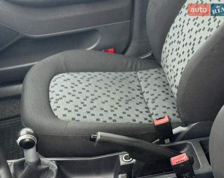 Бежевый Шкода Фабия, объемом двигателя 1.2 л и пробегом 183 тыс. км за 3850 $, фото 19 на Automoto.ua