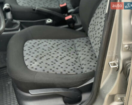 Бежевый Шкода Фабия, объемом двигателя 1.2 л и пробегом 183 тыс. км за 3850 $, фото 18 на Automoto.ua