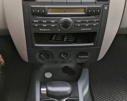 Бежевый Шкода Фабия, объемом двигателя 1.4 л и пробегом 260 тыс. км за 4400 $, фото 6 на Automoto.ua