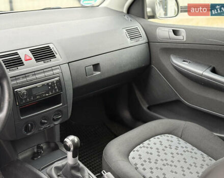 Бежевый Шкода Фабия, объемом двигателя 1.2 л и пробегом 183 тыс. км за 3850 $, фото 22 на Automoto.ua