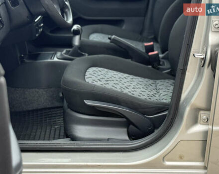 Бежевый Шкода Фабия, объемом двигателя 1.2 л и пробегом 183 тыс. км за 3850 $, фото 17 на Automoto.ua