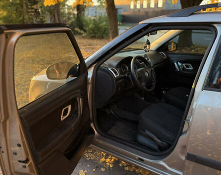 Бежевый Шкода Фабия, объемом двигателя 1.39 л и пробегом 215 тыс. км за 6299 $, фото 12 на Automoto.ua