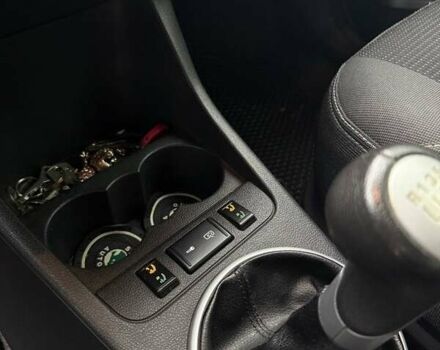 Бежевый Шкода Фабия, объемом двигателя 1.6 л и пробегом 278 тыс. км за 6150 $, фото 16 на Automoto.ua