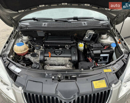 Бежевый Шкода Фабия, объемом двигателя 1.6 л и пробегом 190 тыс. км за 5850 $, фото 16 на Automoto.ua