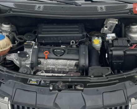 Бежевый Шкода Фабия, объемом двигателя 1.6 л и пробегом 186 тыс. км за 5750 $, фото 6 на Automoto.ua