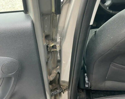 Бежевый Шкода Фабия, объемом двигателя 1.6 л и пробегом 225 тыс. км за 5750 $, фото 20 на Automoto.ua