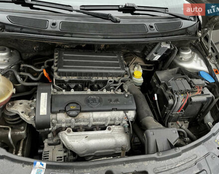 Бежевый Шкода Фабия, объемом двигателя 1.39 л и пробегом 139 тыс. км за 6300 $, фото 12 на Automoto.ua