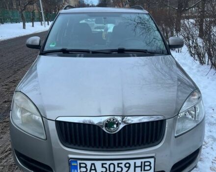 Бежевий Шкода Фабія, об'ємом двигуна 1.2 л та пробігом 200 тис. км за 4000 $, фото 1 на Automoto.ua